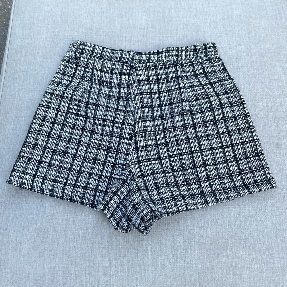 Shorts - Picture 2 of 3